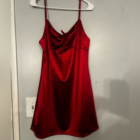 Deep red satin dress - Picture 6 of 6